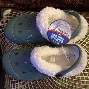 CROCS Kids' Green Clogs with White Fur Lining